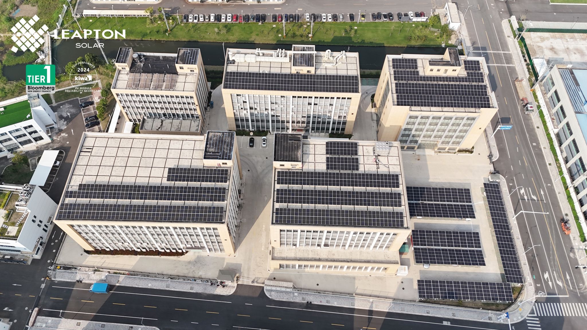 Projecto industrial do telhado de 625KW terminado
