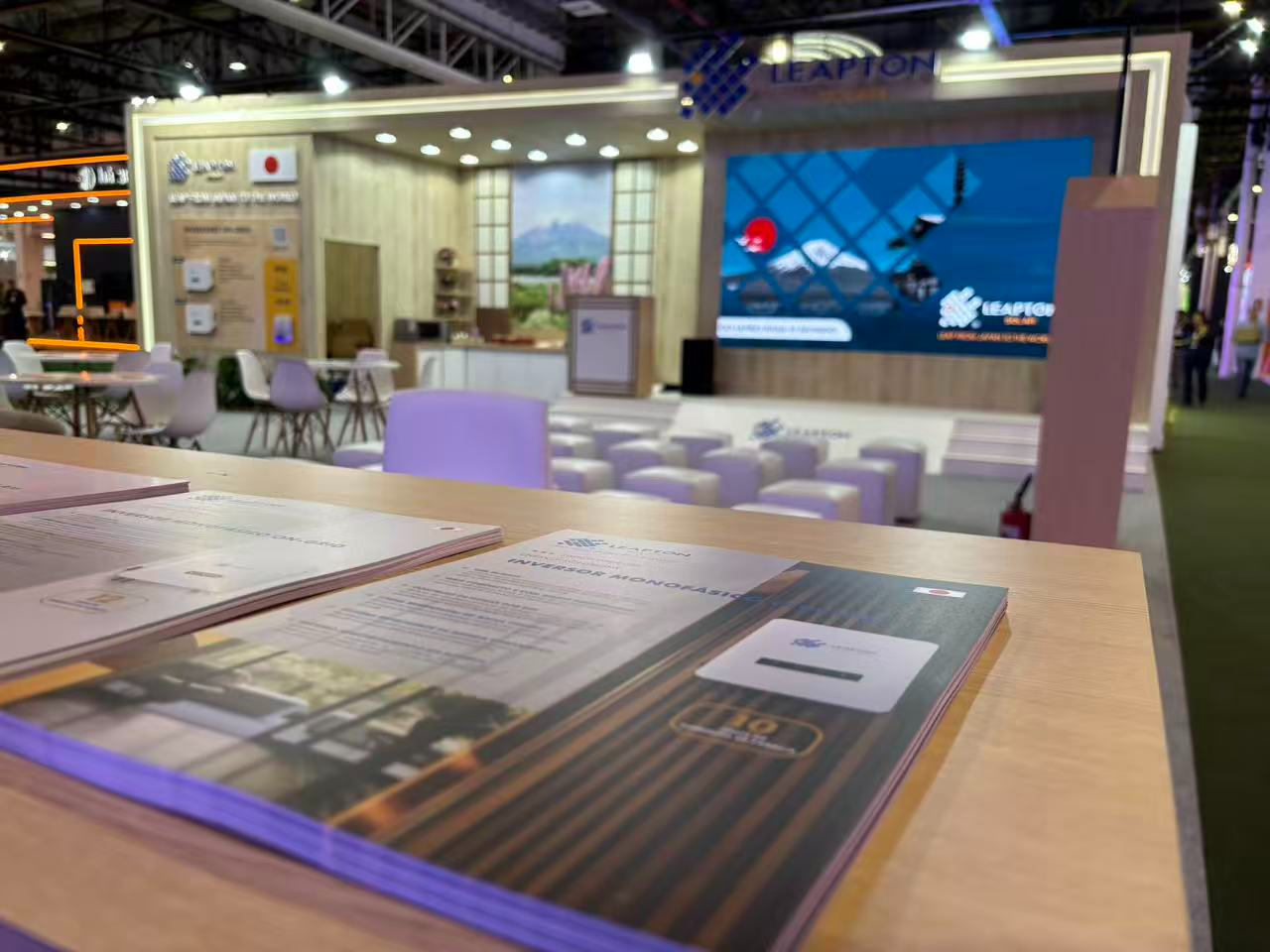 Leapton Energy alcança grande sucesso na Intersolar Brasil 2025 com lançamentos de inversores e forte resposta do mercado